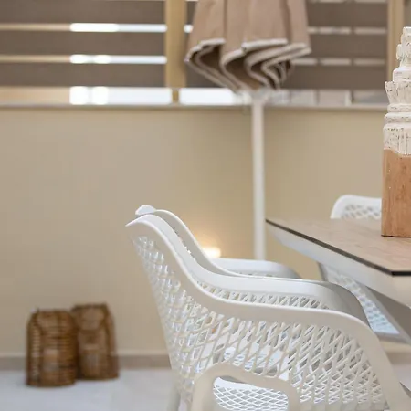 Apartamento Aria's Apt, Chic & Modern, Close To The Beach!