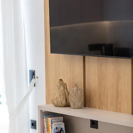 Apartment Modern Apartment, Up To 6, Close To The Beach! *
