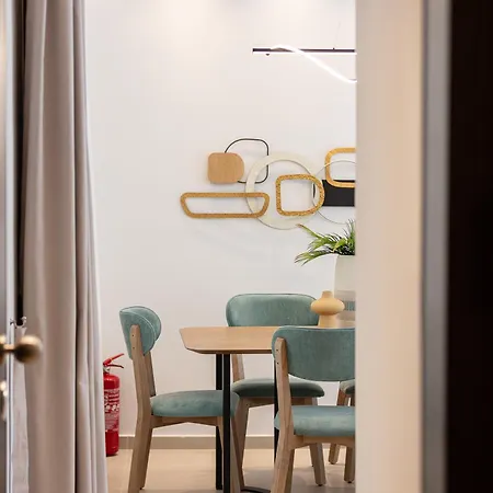 Aria's Apt, Chic & Modern, Close To The Beach! Lägenhet